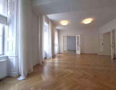 Graben-Nähe: Stilvolle Altbauwohnung in Bestlage - VIDEO verfügbar!
