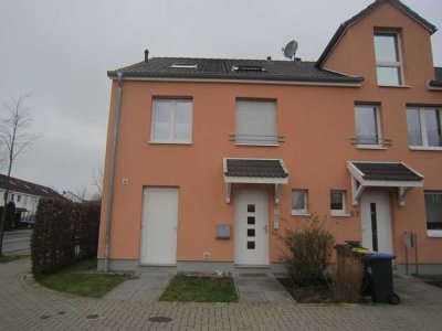 Reihenendhaus mit EBK in Arsten-Obervieland, Bremen