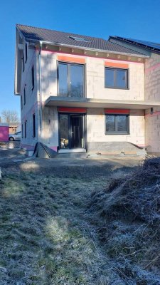 Erstbezug: Moderne 3,5-Zimmer-Wohnung mit Balkon und Gartennutzung in Biebergemünd OT Wirtheim