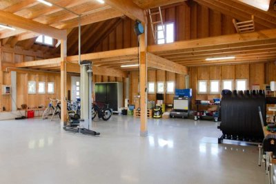 Kfz-Werkstatt mit Tiefgarage und zusätzlichem 
Ausbaupotenzial zu Wohnraum
