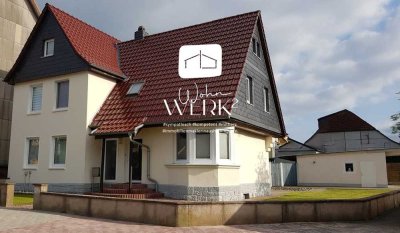 Modernisiertes Einfamilienhaus mit Anbau, großer Garage & Garten – sofort bezugsbereit