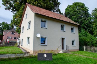 Gemütliches Wohnhaus mit Garage in ruhiger Lage von Schlicht an der Vils - renovierungsbedürftig