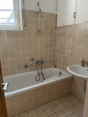 2 Zimmerwohnung in 10-Familienhaus