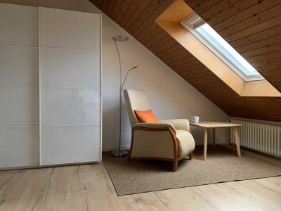 Ruhiges Zimmer mit eigenem Bad, 30 m2 + 15 m2 Stauraum