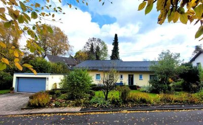 Äußerst attraktives Einfamilienhaus mit ELW auf traumhaftem Gartengrundstück im Herzen von Much