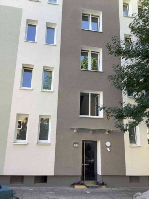 Schönes Singleapartment, renoviert und mit Balkon. Ab sofort!