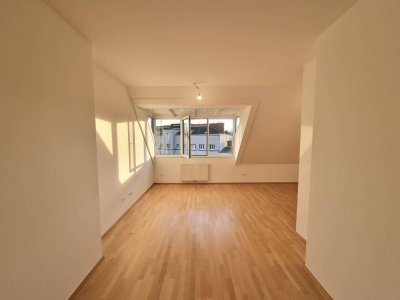 Nähe U1 | Klimatisierte Dachgeschosswohnung mit tollem Wienblick | Tiefgarage