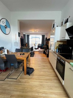 Schöne und zentrale Altbauwohnung mit 61m² und 2 Zimmern