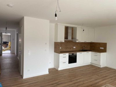 Erstbezug mit Balkon und Einbauküche: Geschmackvolle 2-Raum-Wohnung mit geh. Innenausstattung