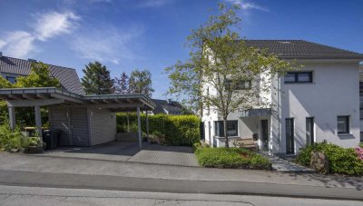 Familienfreundliche 6-Zimmer-Doppelhaushälfte mit Garten, Terrasse und Carport in Wülfrath