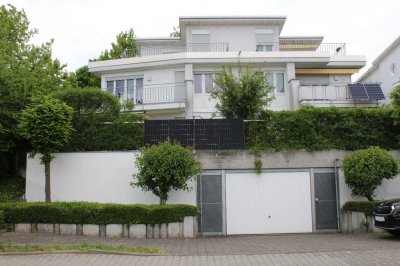 *Sehr schöne 3-Zimmer-Wohnung mit großem Balkon und Garage in Top Lage!*