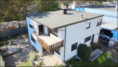 Beutelsbach, Einfamilienhaus mit Gewerbefläche, ELW und viel Platz! Zentrale Lage - frei