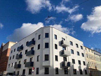 ERSTBEZUG: neue 2-Zimmer Wohnung im Zentrum von Hof, barrierefrei, Lift, Balkon, Einbauküche