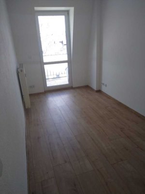 ++ Helle, schöne 3 Zimmer Wohnung mit Einbauküche ++