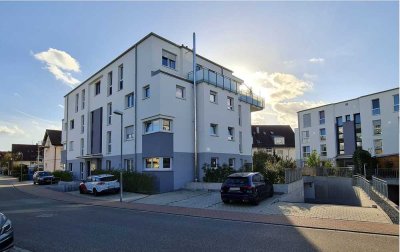 Neuwertige 2-Zimmer-Wohnung mit EBK, neu möbliert (Couch, Esstisch, Waschmaschine) und Balkon