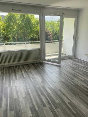 ab sofort Nähe Bahnhof- Münchner Allee 1. OG mit Balkon Und Einbauküche, Garage Möglich