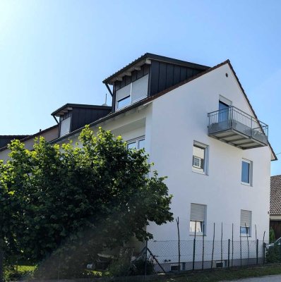 Ansprechende & sonnenverwöhnte 2 Zimmer DG Wohnung mit Stellplatz & Balkon
