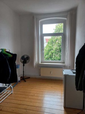 3-Zimmer-Wohnung (Altbau) mit Einbauküche – Ideal für WG oder Familie