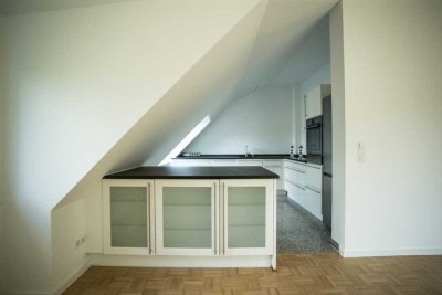 Moderne 3,5-Zimmer Dachgeschosswohnung in München-Aubing