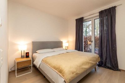 Modernes, möbliertes Neubau-Apartment mit kleinem Garten zentral / Modern Furnished Apartment