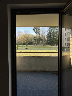 Frisch renovierte 5-Zimmer-Wohnung mit Loggia, Pool und EBK in Lüneburg Kreideberg