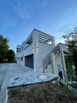 Luxuriöse 6-Zimmer Wohnung mit Balkon in Jena-Wenigenjena