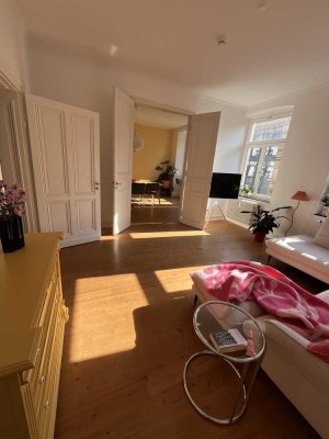 Helle Altbauwohnung im Belgischen Viertel – 4 Zimmer, 120 qm