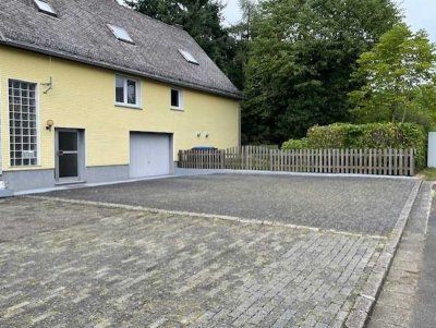 Gepflegtes Einfamilienhaus mit 2 Wohnungen und großem Grundstück (zusätzl. Bauplatz)
