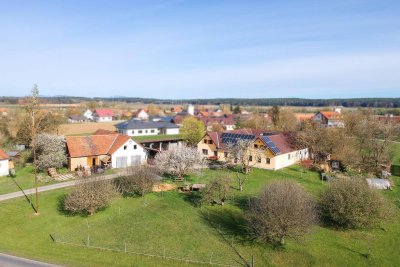 Großer Vierseithof mit Nebengebäude in schöner Stadtrandlage auf rund 6.250 m² Grund