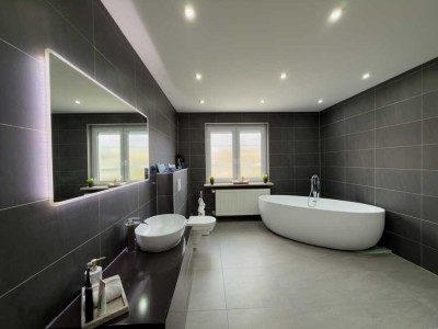 DIE GELEGENHEIT! "Exklusive Doppelhaushälfte mit ca. 181 m² Wohnfläche & Heimkino in Schwandorf"