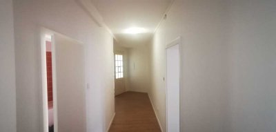 Moderne frisch renovierte 2 ZKB Wohnung