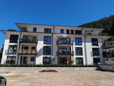 Freundliche 4,5-Zimmer-EG-Wohnung mit gehobener Innenausstattung mit Balkon in Bad Wildbad