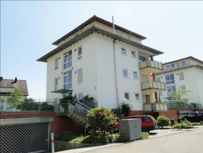 Exklusive, gepflegte 3-Zimmer-Penthouse-Wohnung mit Balkon und EBK in Friedrichshafen-Kluftern