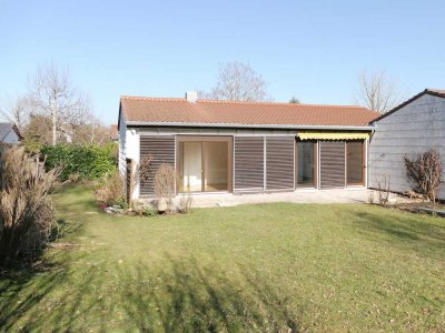 Geräumiger Bungalow (erweiterbar) auf parkähnlichem Grundstück