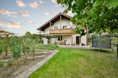 Solides Zweifamilienhaus in bester Lage!