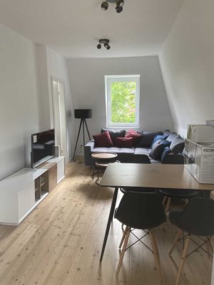 Stilvolle 2-Zimmer-Dachgeschosswohnung mit Einbauküche in Frankfurt
