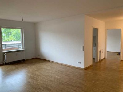 Sanierte, großzügige 4-Zimmer-Eigentumswohnung inkl. 2 Garagen und Stellplatz