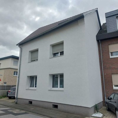 Modernisiertes Zweifamilienhaus