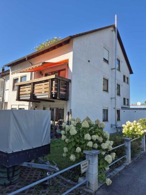 Schön renovierte 3-Zimmer Wohnung mit 2 Balkonen und Einzelgarage im 3-Familienhausin Donzdorf