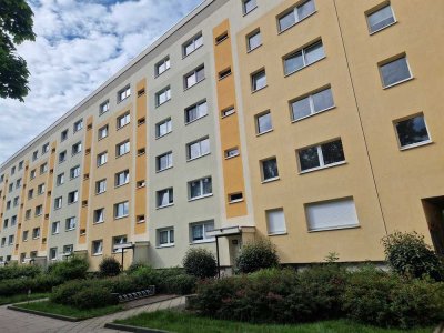 Schicke 5 - Raumwohnung mit Balkon in der Sachsenallee 92 zu vermieten!