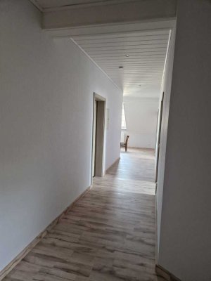 Attraktive und vollständig renovierte 2,5-Zimmer-Dachgeschosswohnung in Morbach