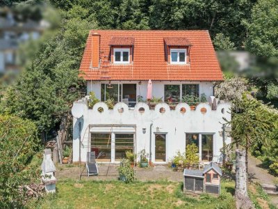 Charmantes Einfamilienhaus mit Einliegerwohnung und fabelhaftem Ausblick in Gründau