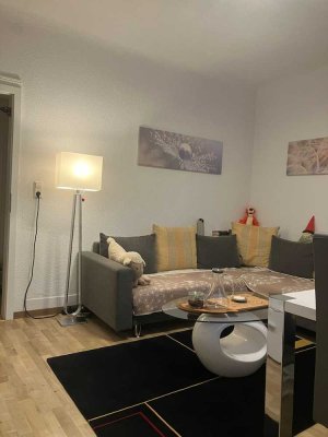 Freundlich helle 3-Zimmer Altbau-Wohnung mit Loggia von privat