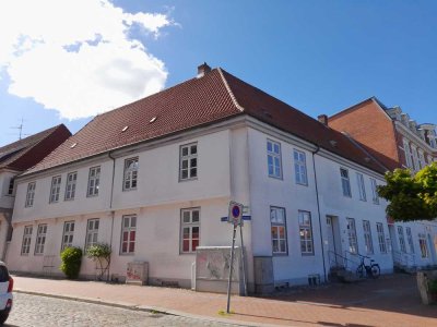 Großzügig geschnittene 2-Zimmer-Dachgeschosswohnung mit kleinem Balkon in "Neuwerk" in Rendsburg!