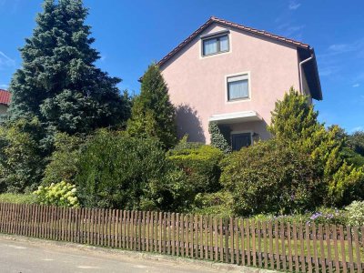 Einfamilienhaus mit Garten und Garage in Schönwald