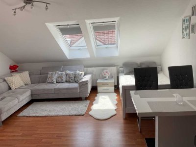 Helle, freundliche, gepflegte 1-Zimmer-DG-Wohnung mit EBK und Abstellraum in Leingarten