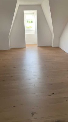 WG- geeignete 2 Zimmer Wohnung, frisch renovierte Wohnung, Fahrstuhl vorhanden