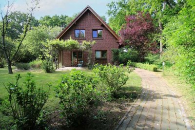 Lichtdurchflutetes Einfamilienhaus mit  Gartenparadies in Uplengen -  mehr als nur vier Wände