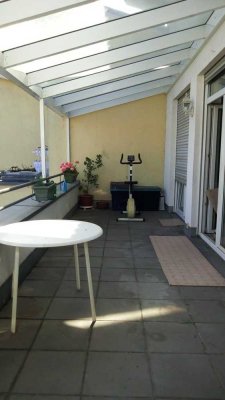Stadtnahe Penthouse Wohnung mit großer Terasse in ruhiger Lage