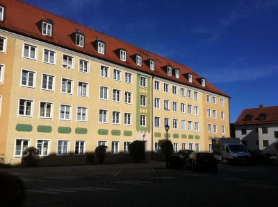 Großzügige 2 Zimmer DG-Wohnung TG - EBK